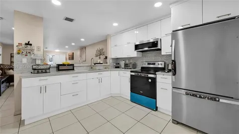 120 E 5th Street Hialeah FL 33010