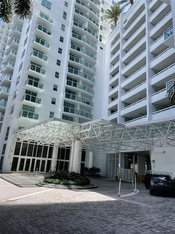 41 SE 5th Street Miami FL 33131