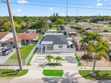 4824 SW 19th Street West Park FL 33023