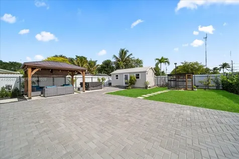 4824 SW 19th Street West Park FL 33023