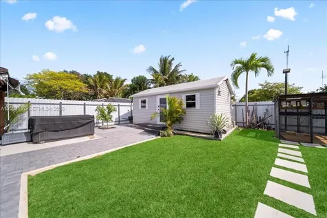 4824 SW 19th Street West Park FL 33023