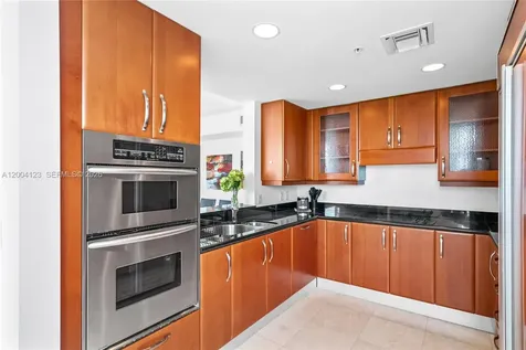 19400 Turnberry Way Aventura FL 33180