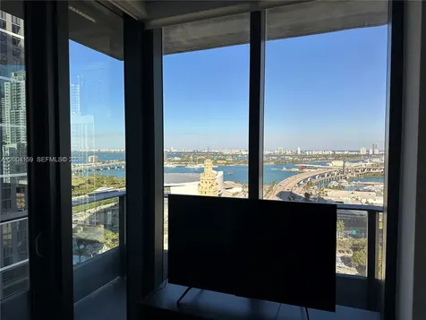 121 NE 5 Miami FL 33132