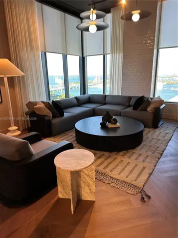 121 NE 5 Miami FL 33132