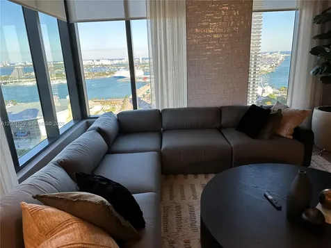 121 NE 5 Miami FL 33132