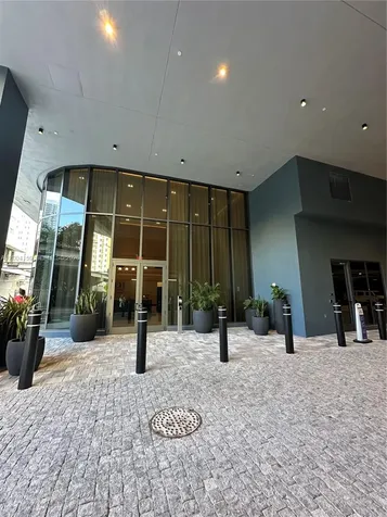 121 NE 5 Miami FL 33132