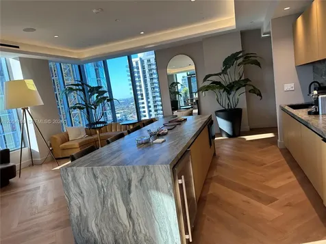 121 NE 5 Miami FL 33132