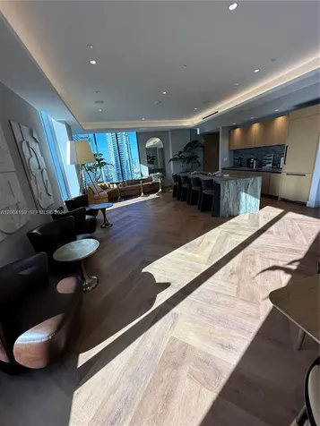 121 NE 5 Miami FL 33132