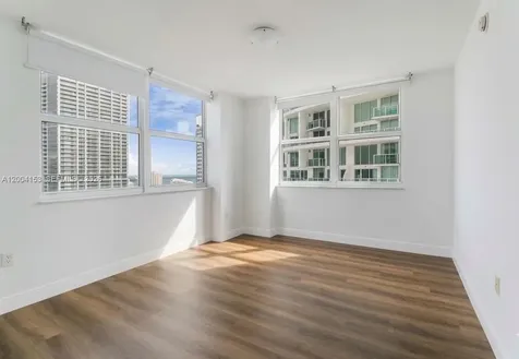 31 SE 5th Street Miami FL 33131