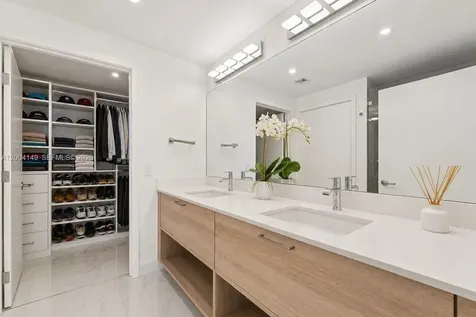 16385 Biscayne Boulevard North Miami Beach FL 33160