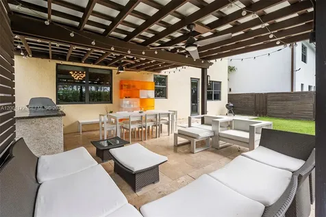 9890 NW 86th Terrace Doral FL 33178