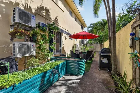 1820 Venice Park Drive North Miami FL 33181