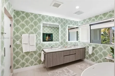 4354 Alton Road Miami Beach FL 33140