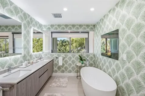 4354 Alton Road Miami Beach FL 33140