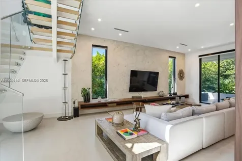 4354 Alton Road Miami Beach FL 33140