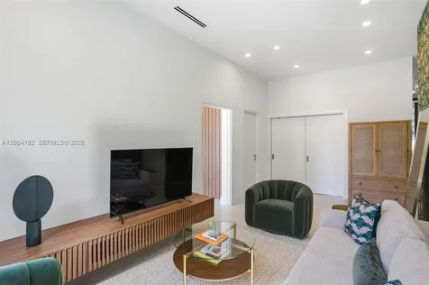 4354 Alton Road Miami Beach FL 33140