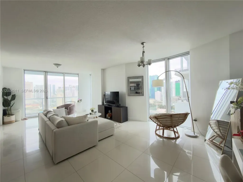 185 SW 7th Street Miami FL 33130