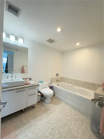 185 SW 7th Street Miami FL 33130
