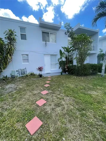 1255 W 49th Place Hialeah FL 33012