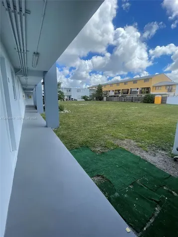 1255 W 49th Place Hialeah FL 33012