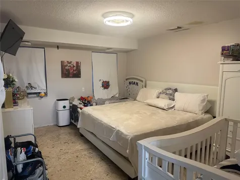 7599 W 4th Court Hialeah FL 33014