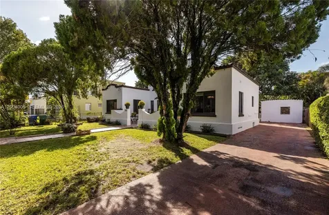 2152 SW 10th Street Miami FL 33135