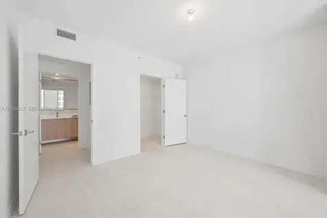 77 SE 5th Street Miami FL 33131