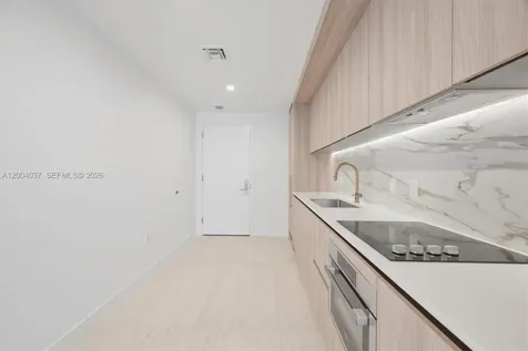 77 SE 5th Street Miami FL 33131