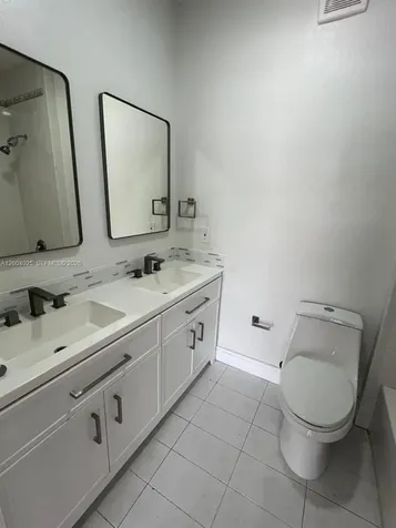 7570 NW 176th Terrace Hialeah FL 33015