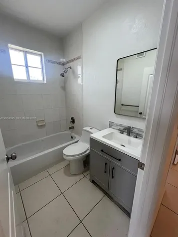 7570 NW 176th Terrace Hialeah FL 33015