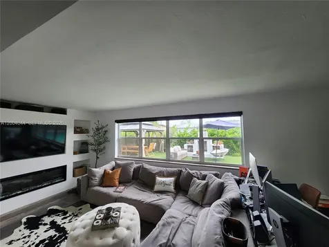 2251 NW 87th Terrace Pembroke Pines FL 33024