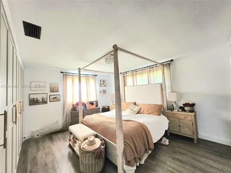 2251 NW 87th Terrace Pembroke Pines FL 33024
