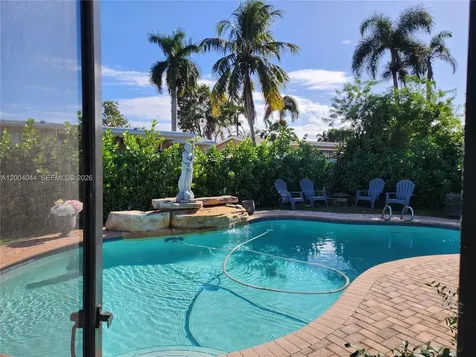 2251 NW 87th Terrace Pembroke Pines FL 33024