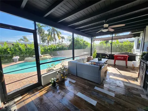 2251 NW 87th Terrace Pembroke Pines FL 33024
