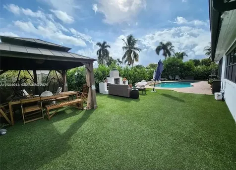 2251 NW 87th Terrace Pembroke Pines FL 33024