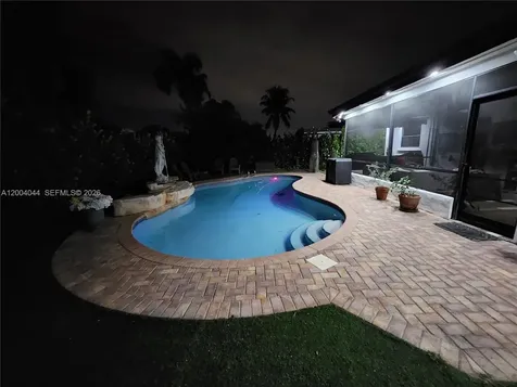 2251 NW 87th Terrace Pembroke Pines FL 33024