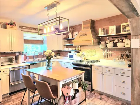 2251 NW 87th Terrace Pembroke Pines FL 33024
