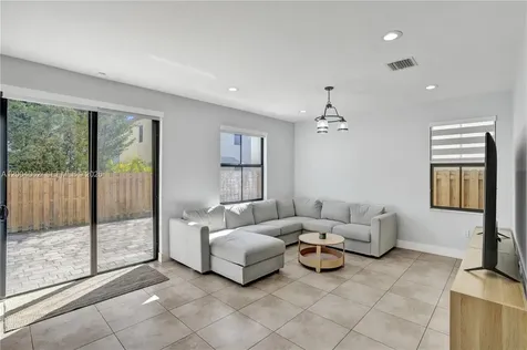 8895 NW 100th Place Doral FL 33178