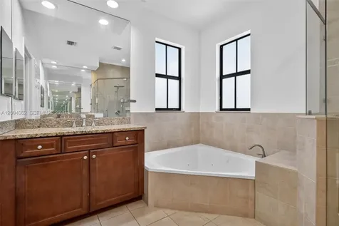8895 NW 100th Place Doral FL 33178