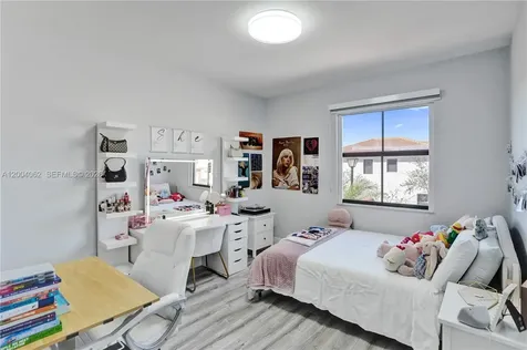 8895 NW 100th Place Doral FL 33178