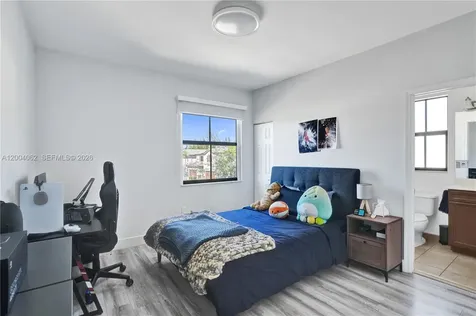 8895 NW 100th Place Doral FL 33178