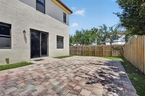 8895 NW 100th Place Doral FL 33178