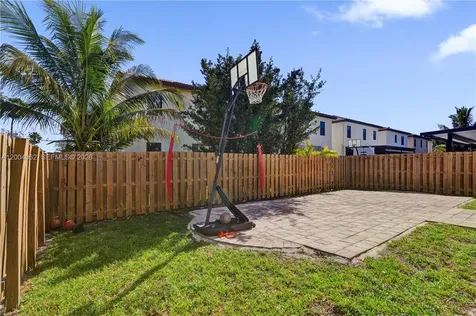 8895 NW 100th Place Doral FL 33178