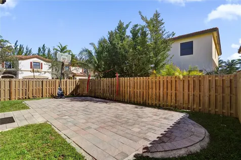 8895 NW 100th Place Doral FL 33178