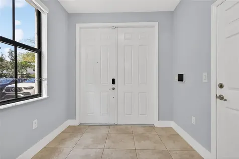 8895 NW 100th Place Doral FL 33178
