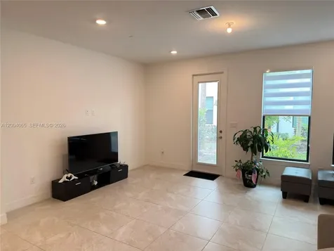 8344 NW 7th Place Plantation FL 33324