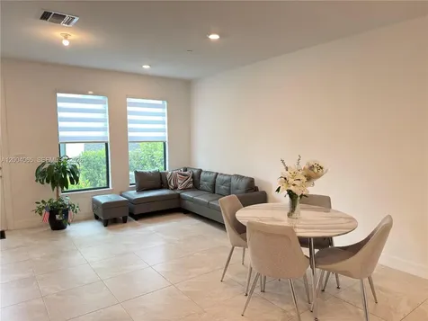 8344 NW 7th Place Plantation FL 33324