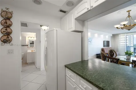 5601 Collins Avenue Miami Beach FL 33140