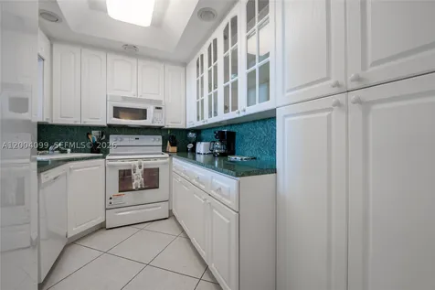 5601 Collins Avenue Miami Beach FL 33140