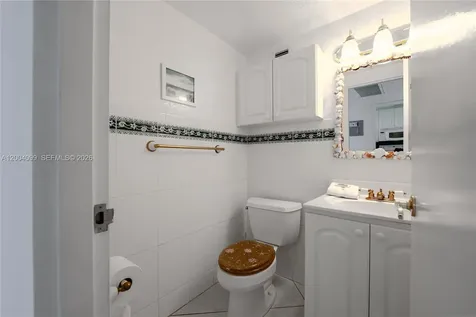5601 Collins Avenue Miami Beach FL 33140